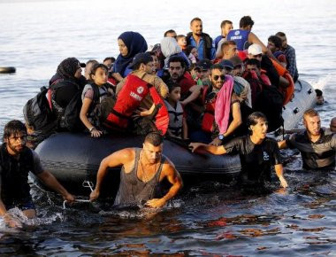 Ουρές στα τουρκικά παράλια από παράνομους μετανάστες για να… «εγκλωβιστούν» στα ελληνικά νησιά